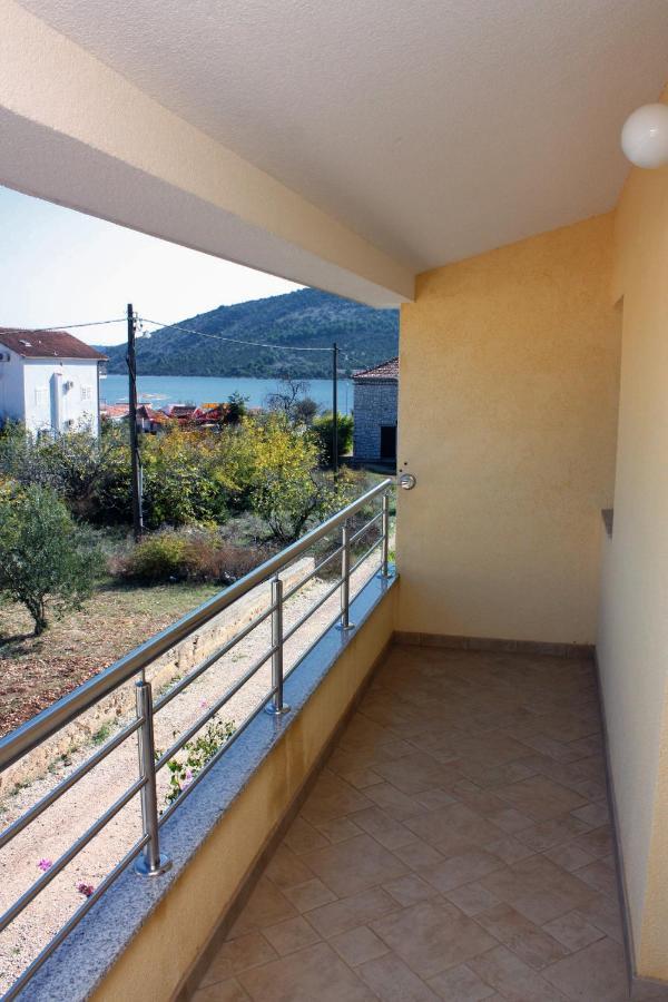 Apartments By The Sea Vinisce, Trogir - 5229 Exterior foto