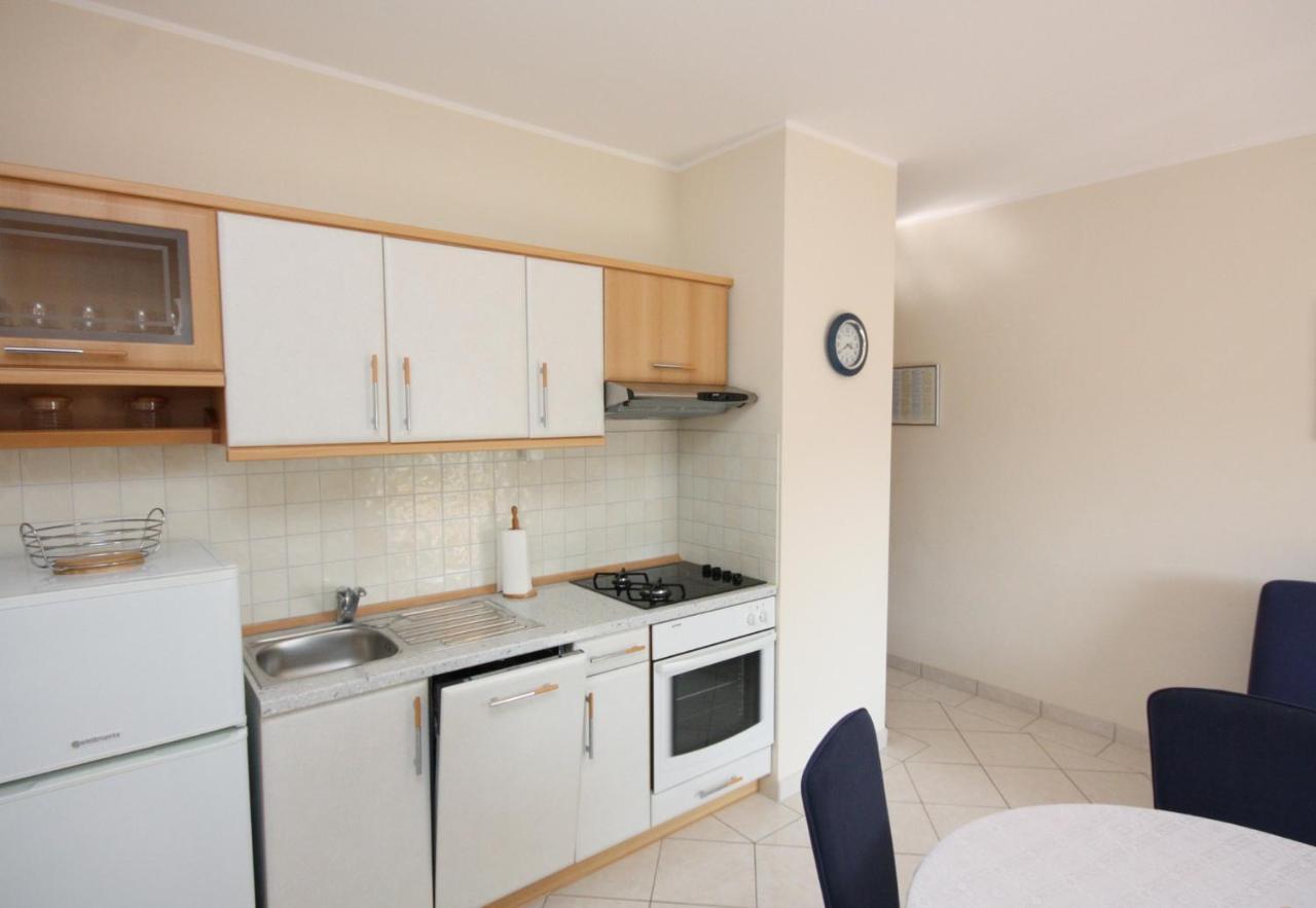 Apartments By The Sea Vinisce, Trogir - 5229 Exterior foto