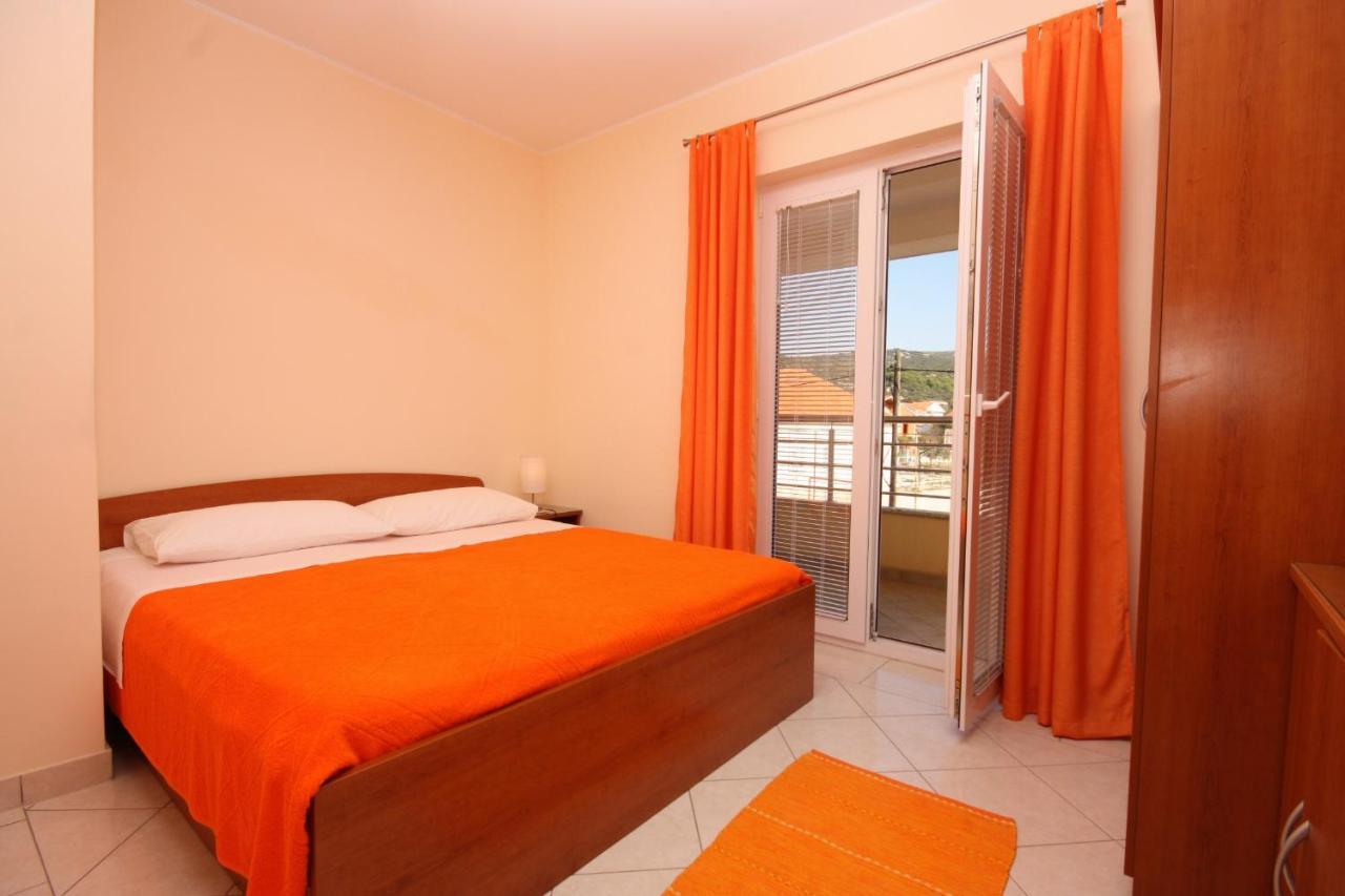 Apartments By The Sea Vinisce, Trogir - 5229 Exterior foto